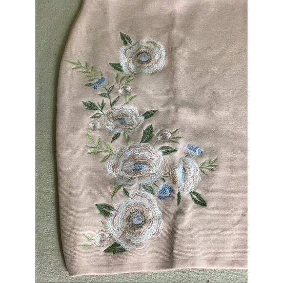 Calvin Klein Knit Pencil Skirt Floral Embroidery Detail Pink Sz. Small - Picture 3 of 12